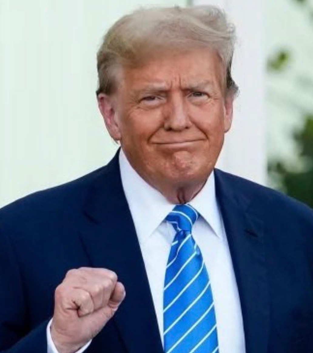 JUST IN: ๐บ๐ธ๐ฎ๐ท President Trump says the Strait of Hormuz blockade will remaiโฆ