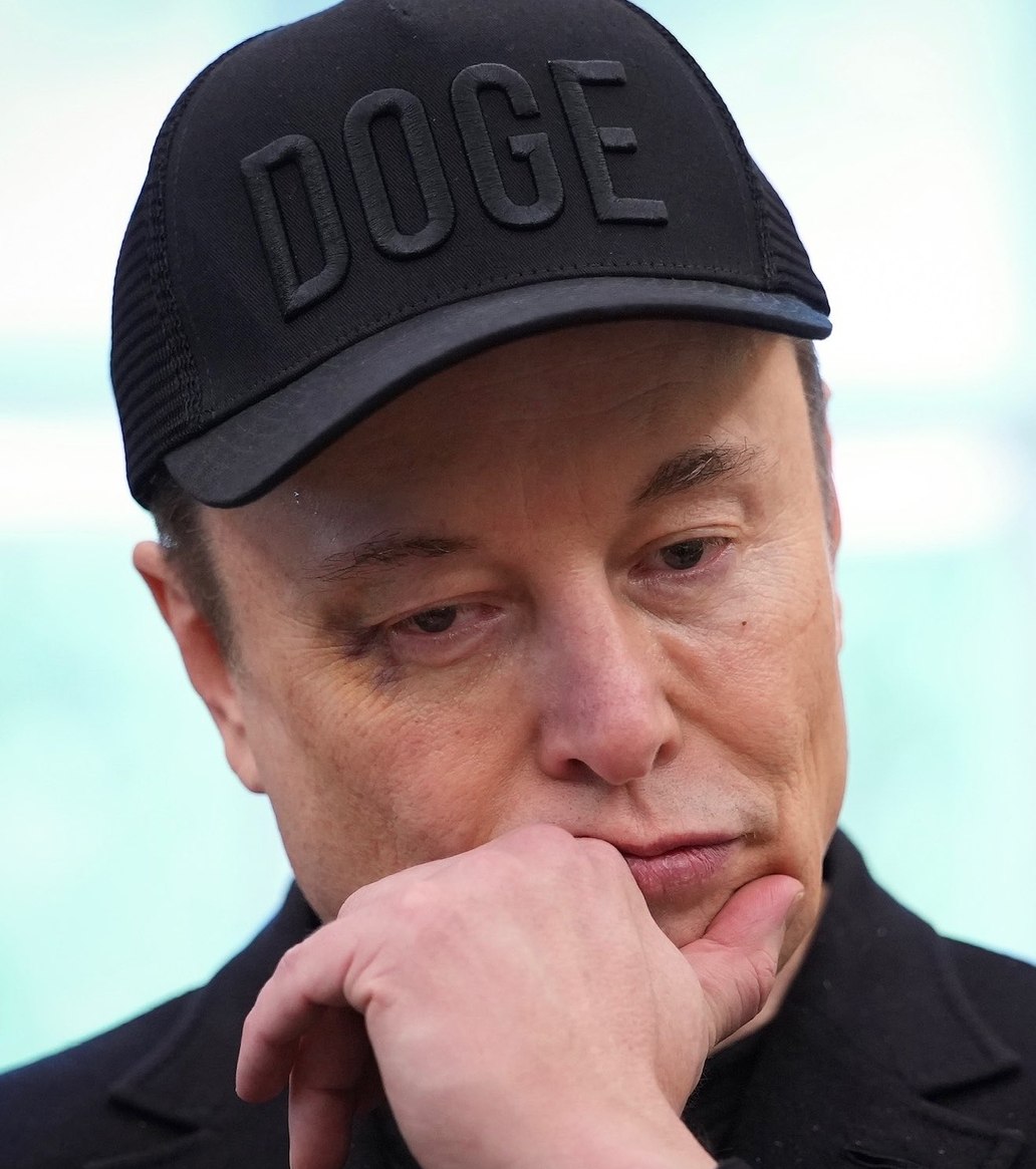 News image from Watcher Guru: JUST IN: Elon Musk says he does not have a "big pile of cash." "I have stock in SpaceX and Tesla."