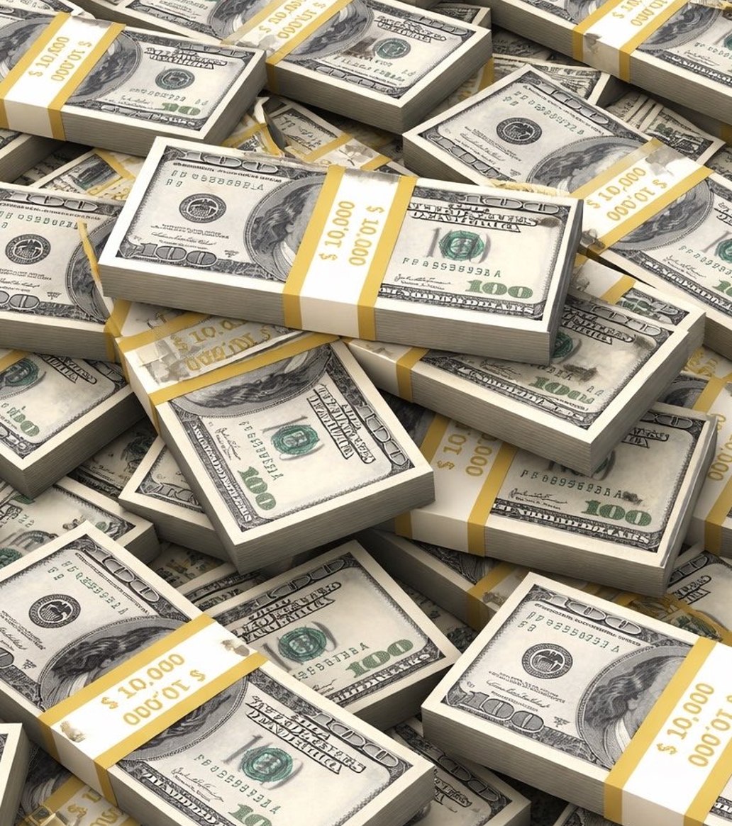 News image from Watcher Guru: JUST IN: Elon Musk says he does not have a "big pile of cash." "I have stock in SpaceX and Tesla."