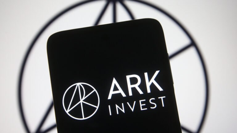 Ark Invest buys $39M of Robinhood shares and sells $6M of its spot $BTC ETF