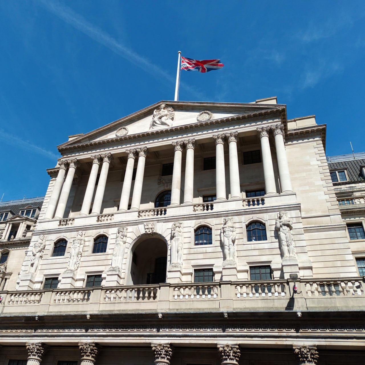 Bank of England to allow regulated UK stablecoins from 2027, with issuers requi…