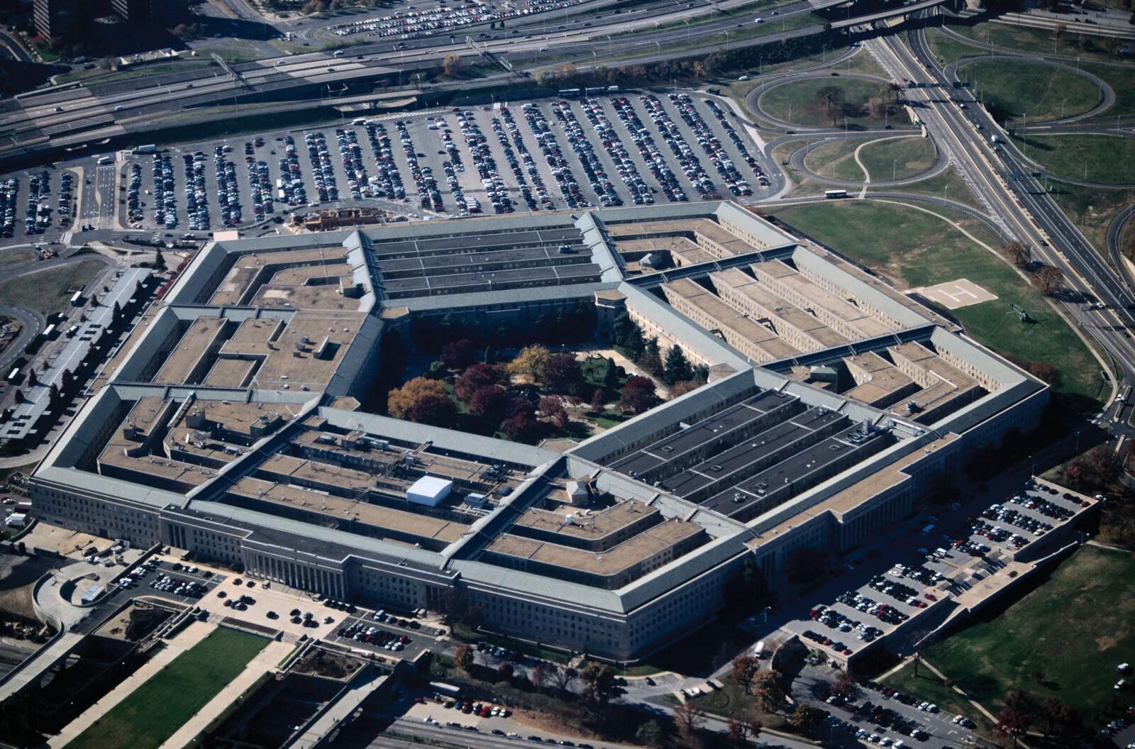 News image from Solid Intel 🛰: Pentagon targets its first clean audit in 2028 after failing eight in a row | per Hegset | News